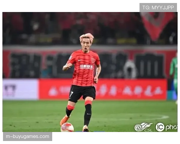 【2026年4月中超联赛·赛中·特写韦世豪任意球击中横梁 成都凤凰山球场响起巨大叹息